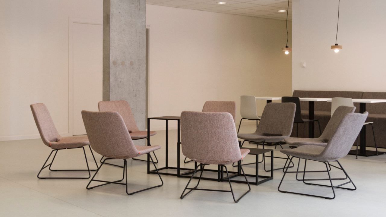 Arrière-plan virtuel bureau chaises