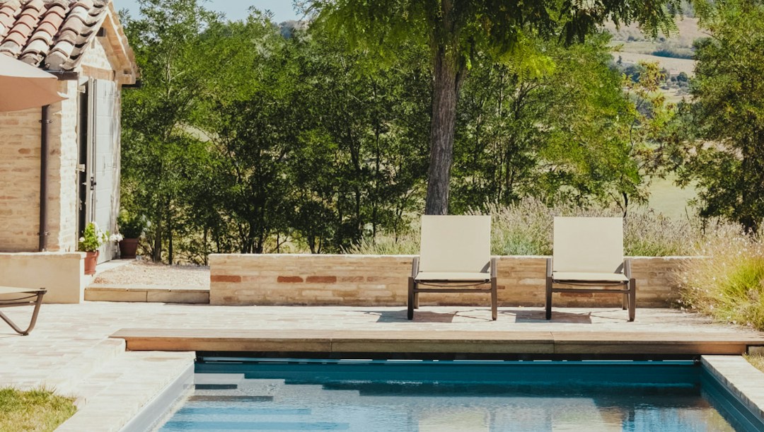 Arrière-plan virtuel maison piscine