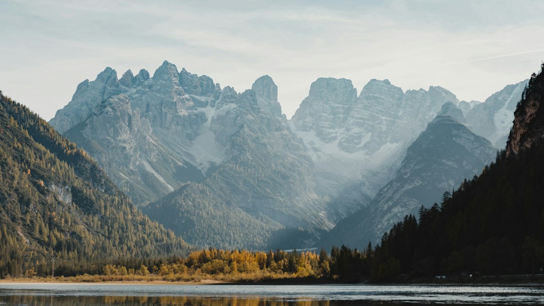 Arrière-plan virtuel montagne lac