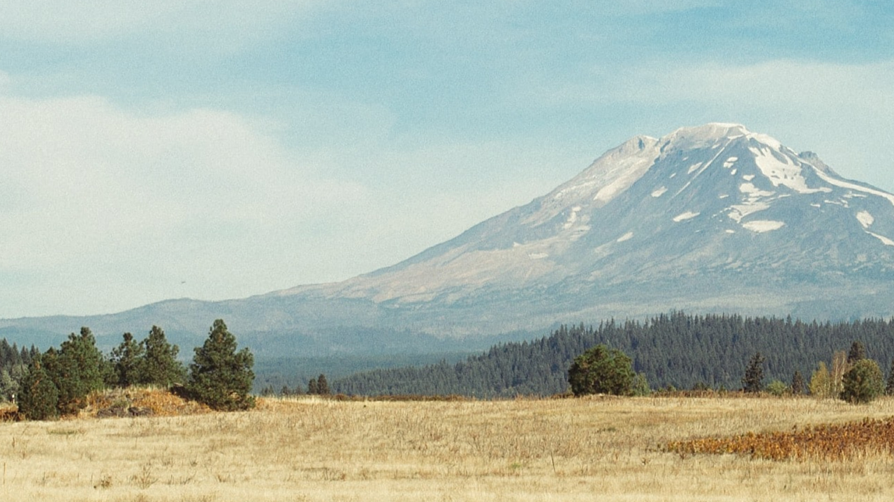 Arrière-plan virtuel montagne volcan