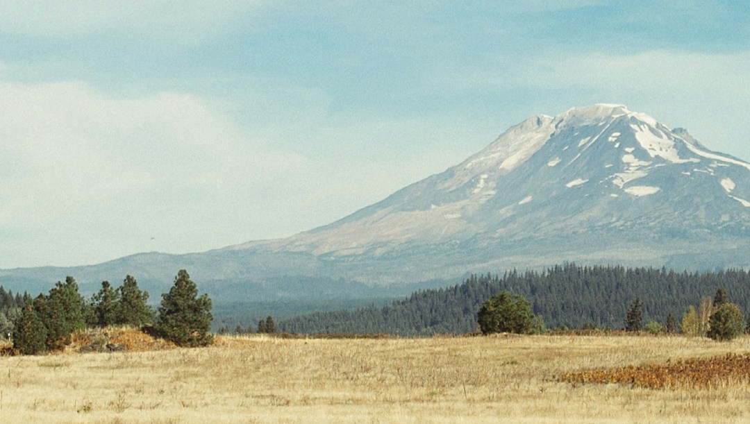 Arrière-plan virtuel montagne volcan