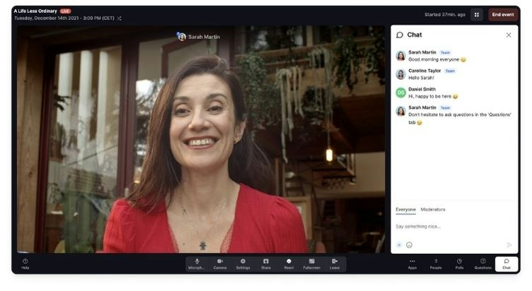 Livestorm video call with chat with the teacher in virtual learning classroom