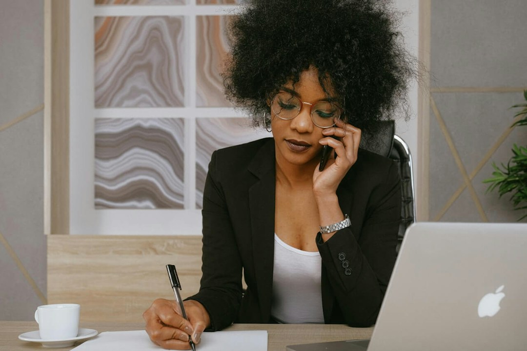 Person communicating with intern's institution