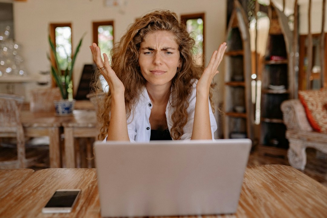 woman confused about a corporate internal communication strategy