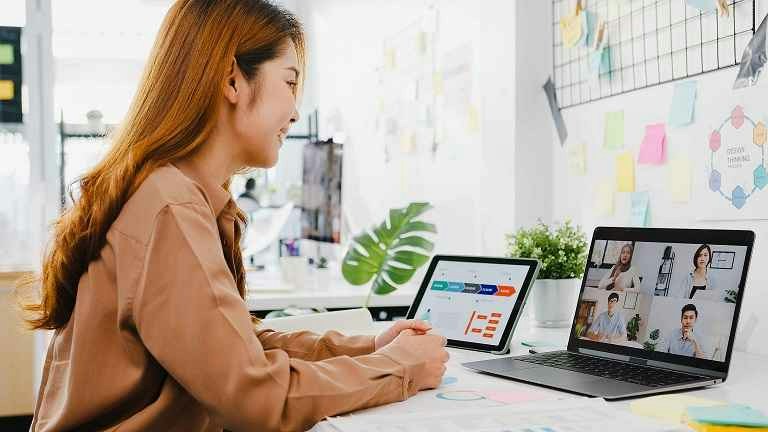 job seeker using virtual interview tips