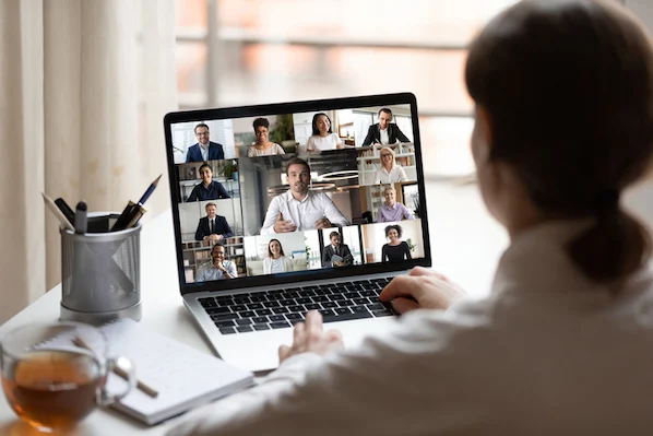 Employee attending an industry conference on virtual event platform