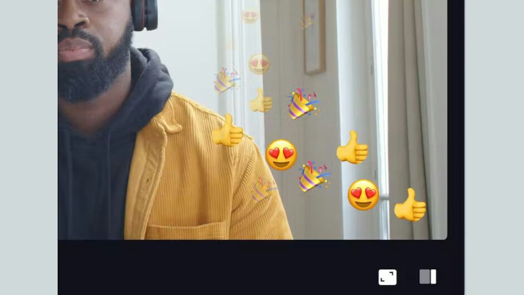 Person on a Livestorm virtual training session getting reactions from the attendees using emojis