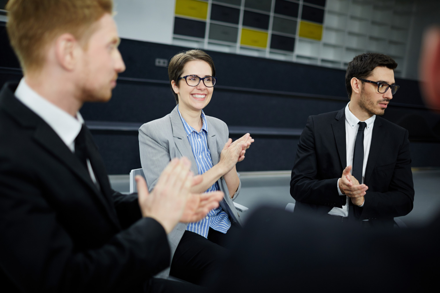 Comment organiser une table ronde réussie : le guide complet