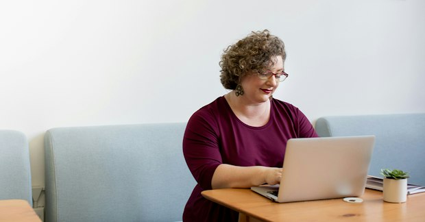 agent completing an insurance training webinar