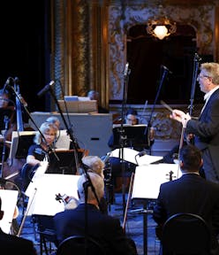 Musica non grata – zahajovací koncert SO 2020/2021 | Dirigent Karl-Heinz Steffens a Orchestr Státní opery; Foto: Petr Horník