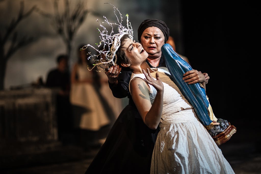 Činohra | Kytice: Pavla Beretová (Dcera), Jana Boušková (Matka) – foto: Pavel Hejný