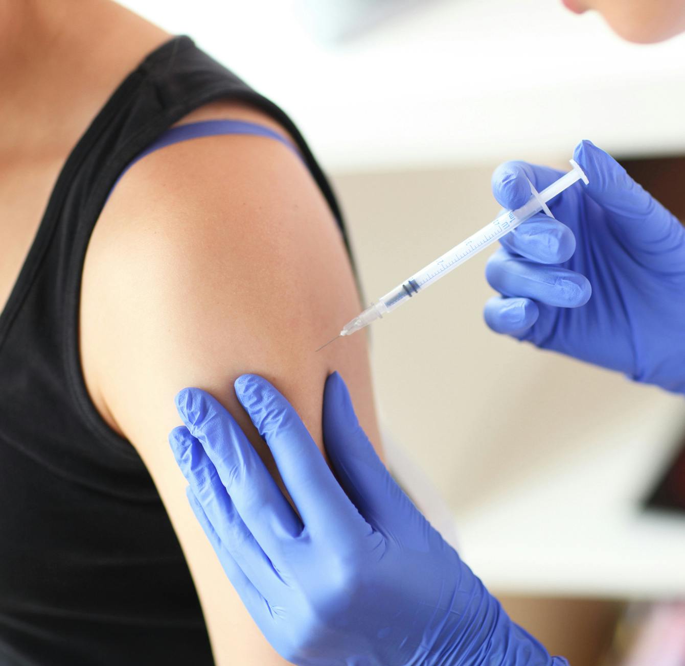 person getting shot in her shoulder