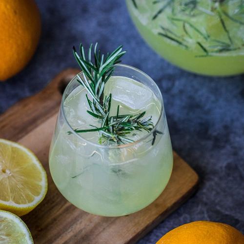 Drink z rozmarynem, przepis na „Cytrusowy szprycer”