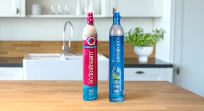 Cylindry SodaStream na stole