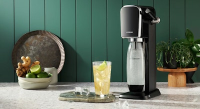 Saturator SodaStream Art na tle retro ścianki
