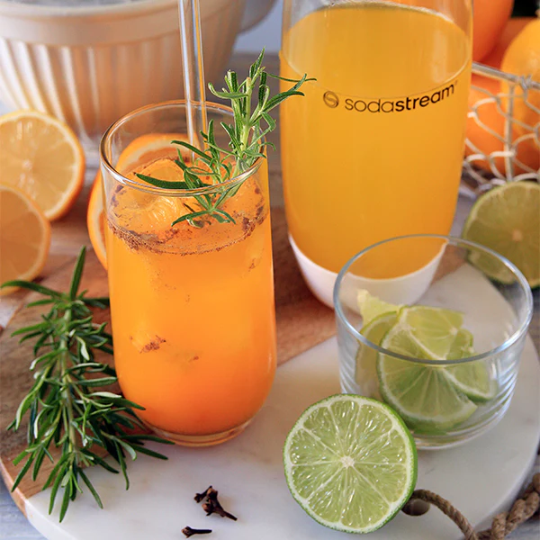 Korzenno-imbirowy drink bezalkoholowy mango-pomarańcza