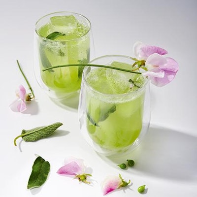 Zielony drink z rumem i likierem, przepis na „Podniebną wyspę”