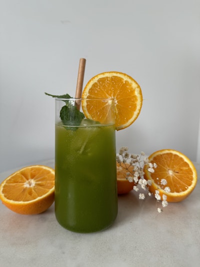 bezalkoholowy drink z herbatą zieloną - zdjęcie