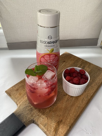 Różowy drink bezalkoholowy “Raspberry Citrus Twist”