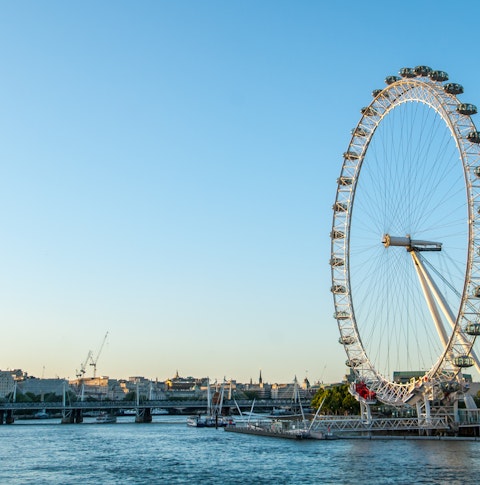 Blue skies dominate this photo of the London Eye at sunset