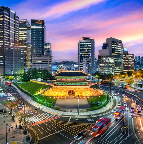 Busy traffic at Namdaemun gate in Seoul, South Korea.