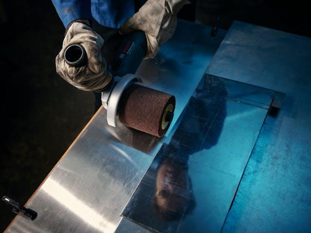 grinding metal