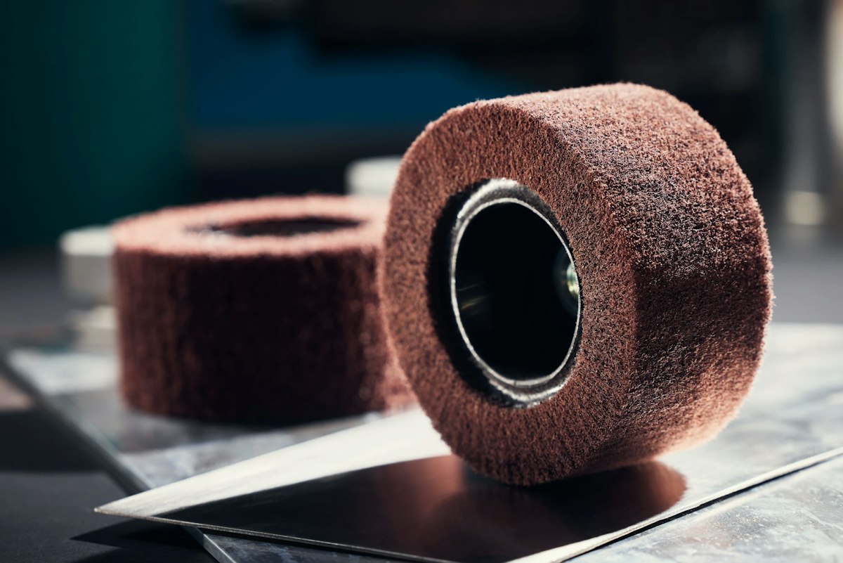 When to Use Non-Woven Abrasive Belts for Surface Finishing