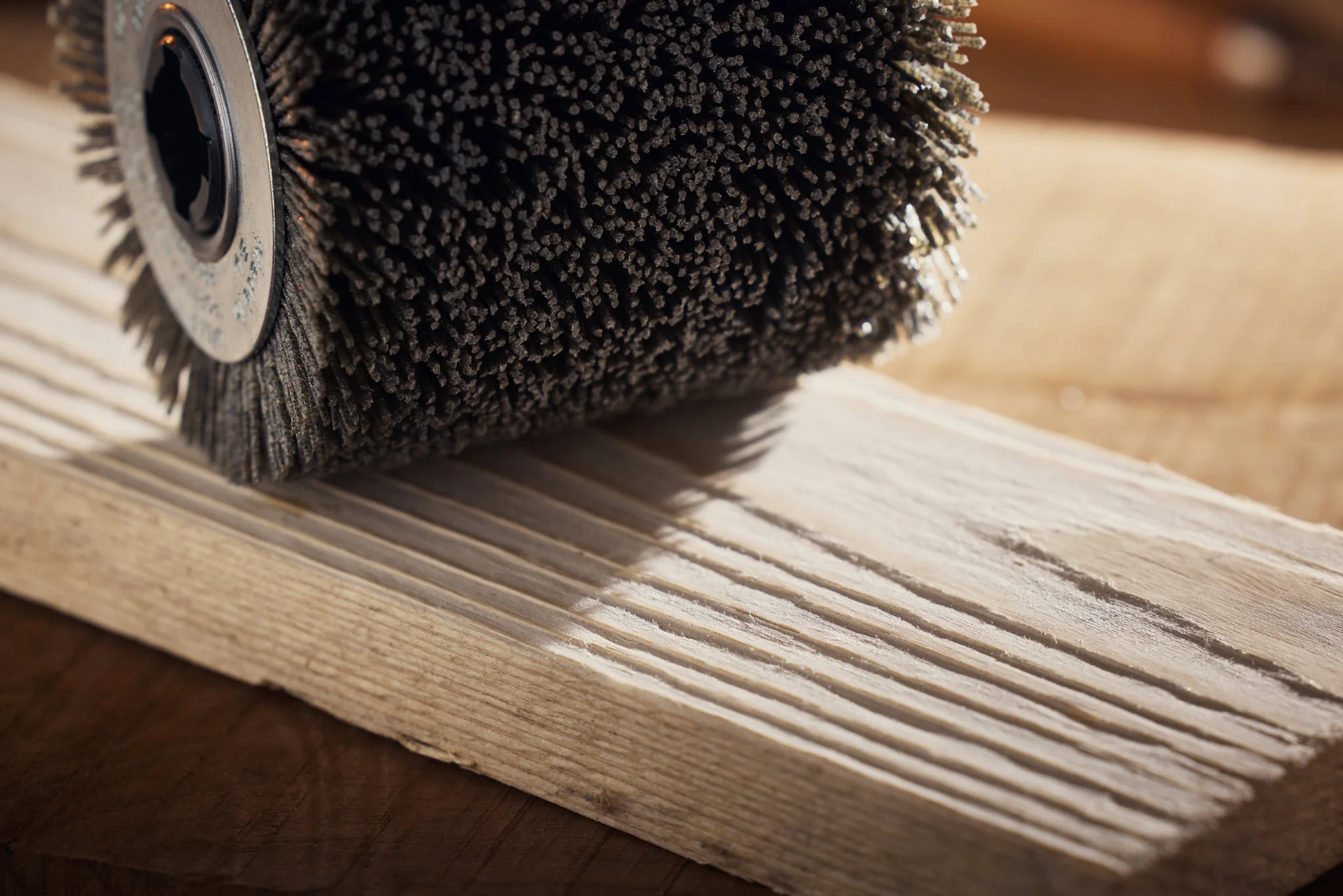 Žična ščetka za staranje lesa