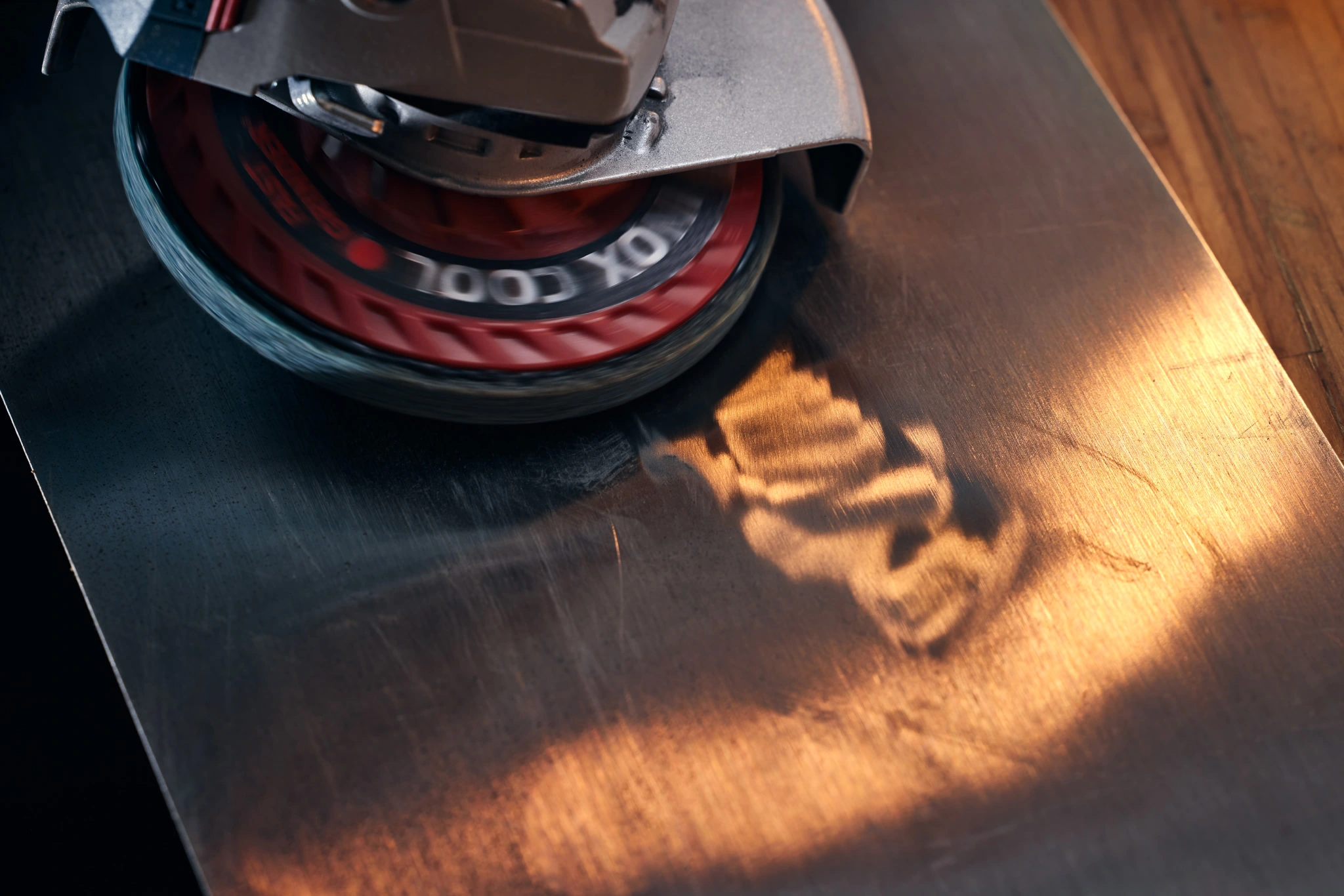 Brušenje z diskom na kotni brusilki