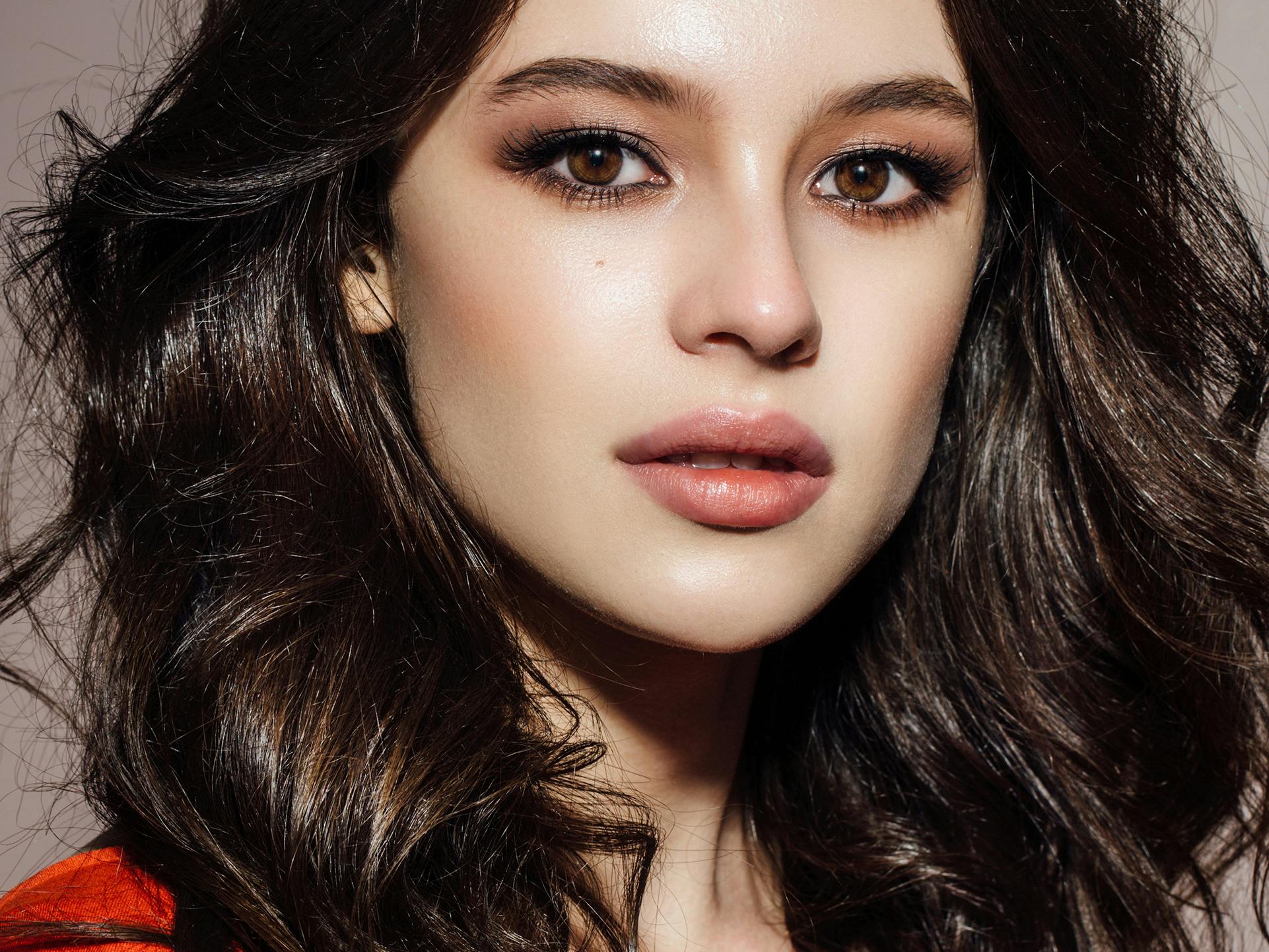 brunette lady face shot
