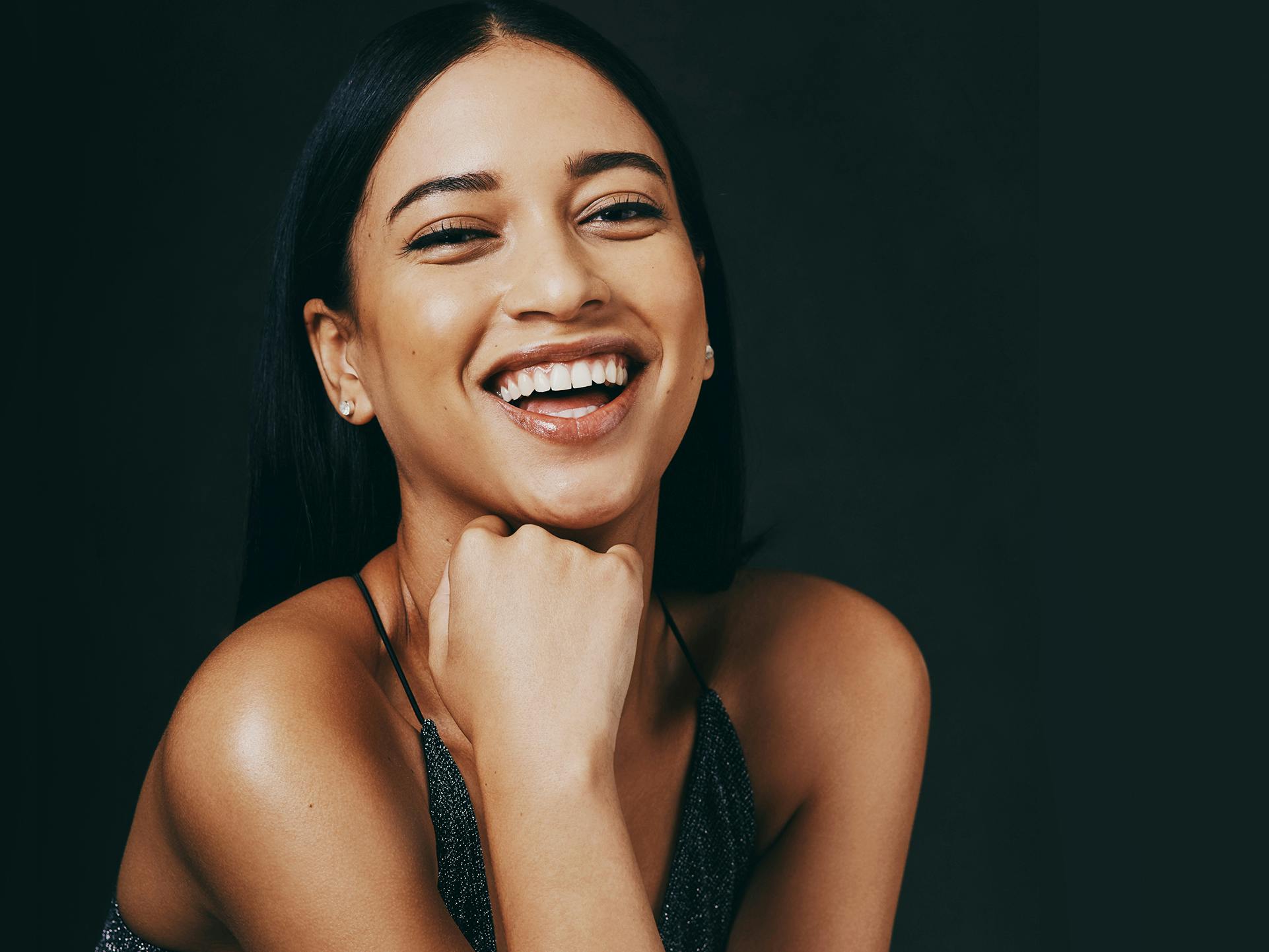 lady laughing with head on her hand