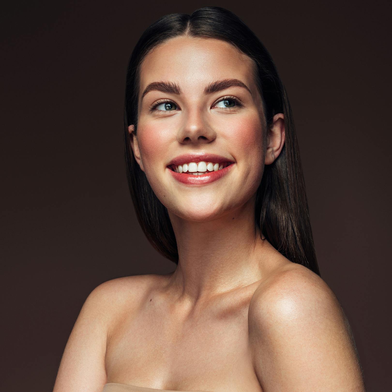 lady smiiling with red lipstick