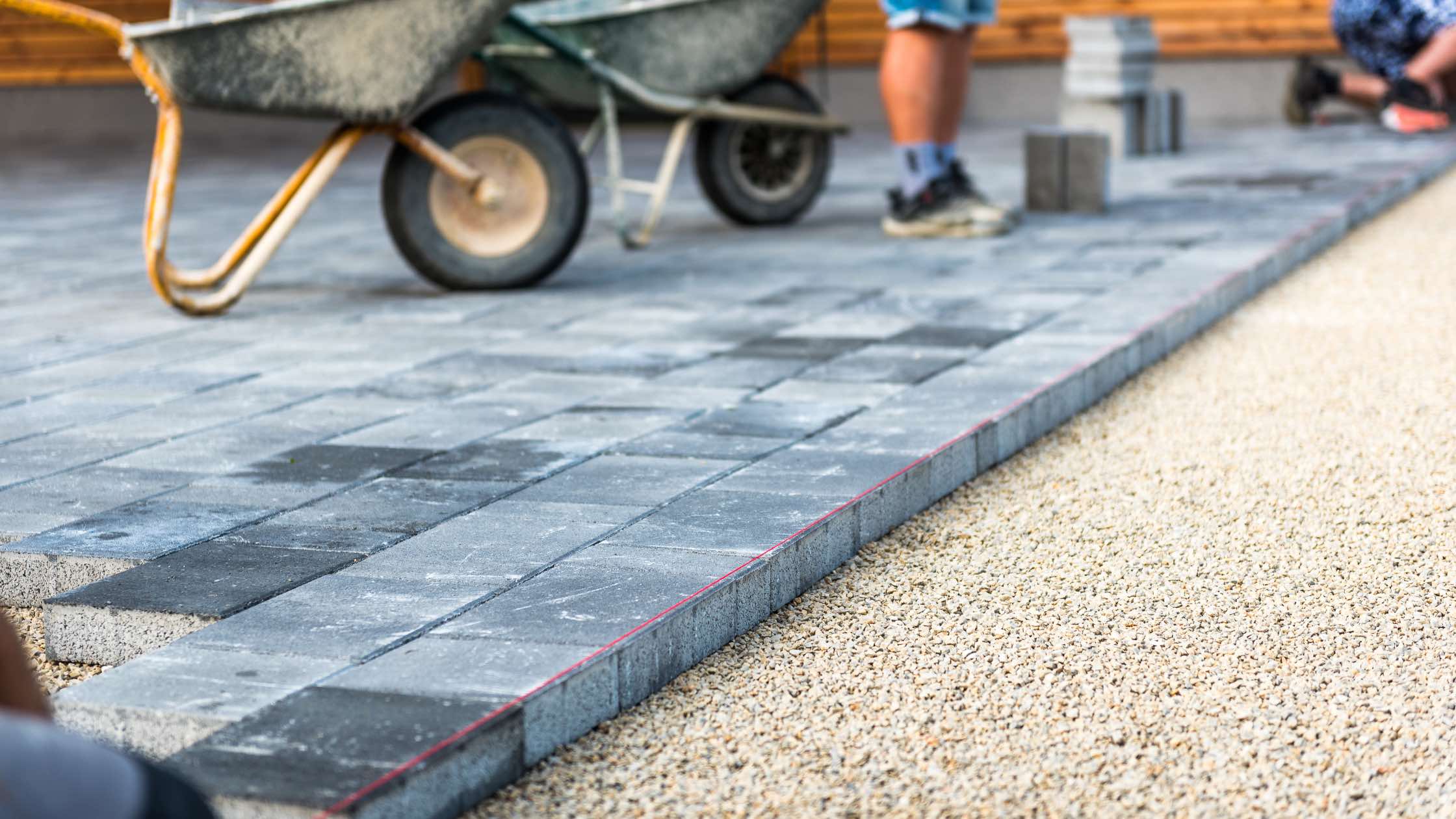 Gartenplatten verlegen seitenansicht