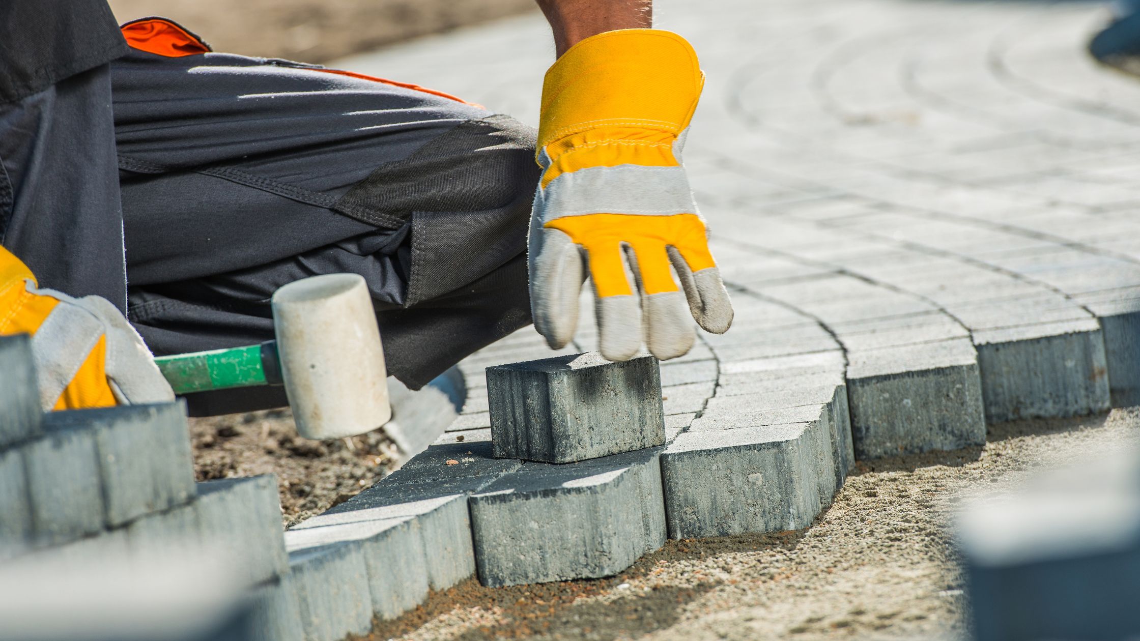 Verbundsteine verlegen Beispiel Handwerker