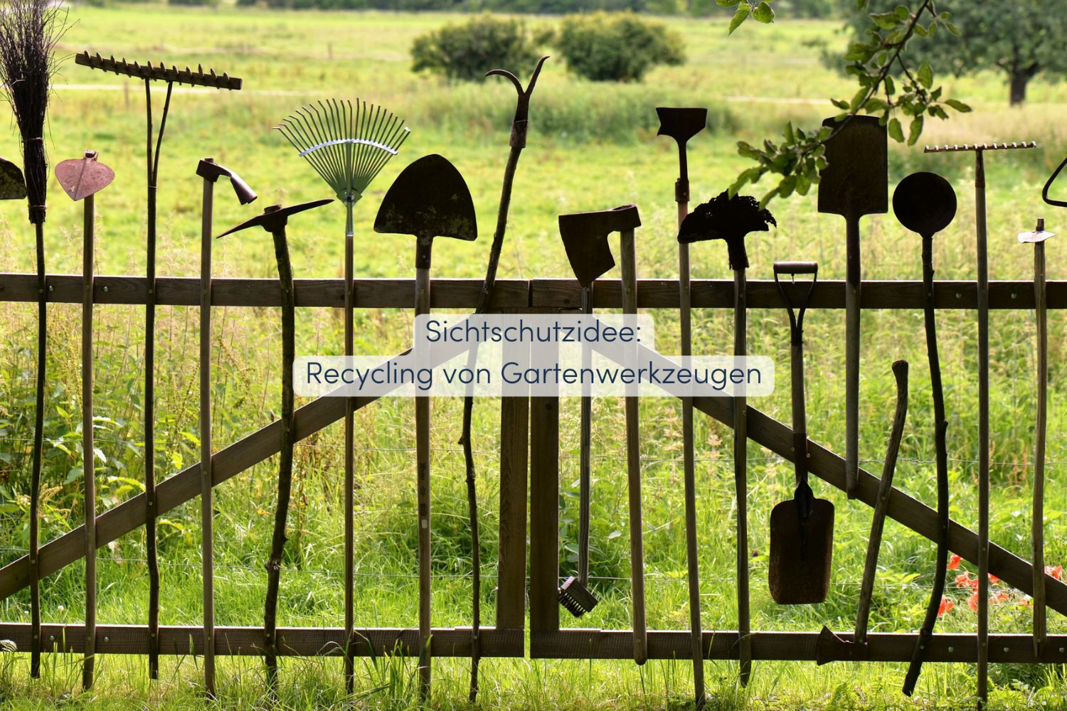 8 Sichtschutz Gartenwerkzeug