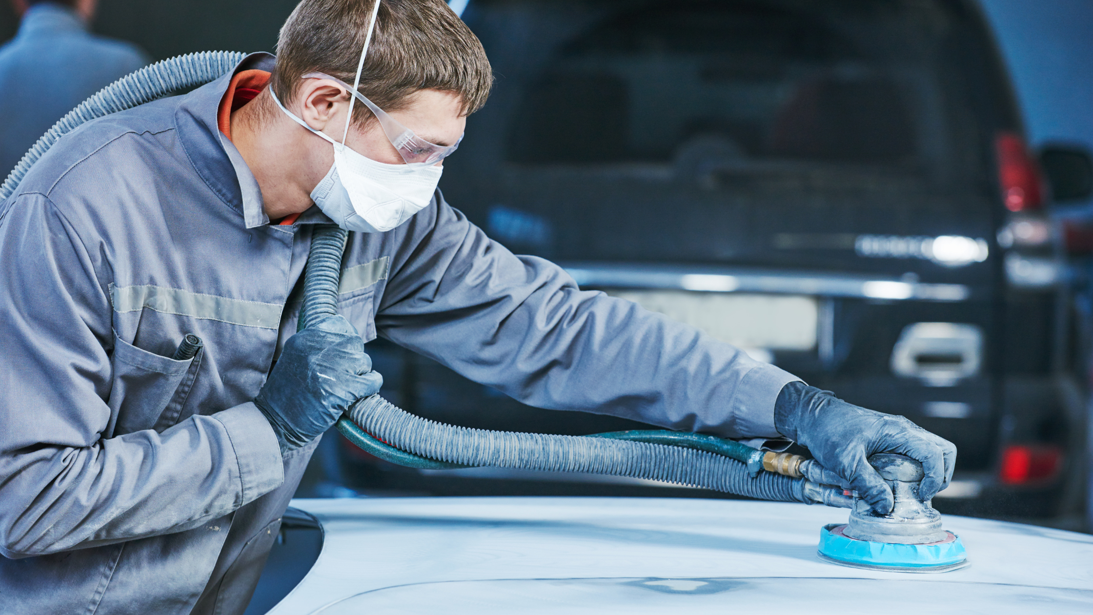 Lackschäden am Auto: Was tun bei Kratzern und Dellen?