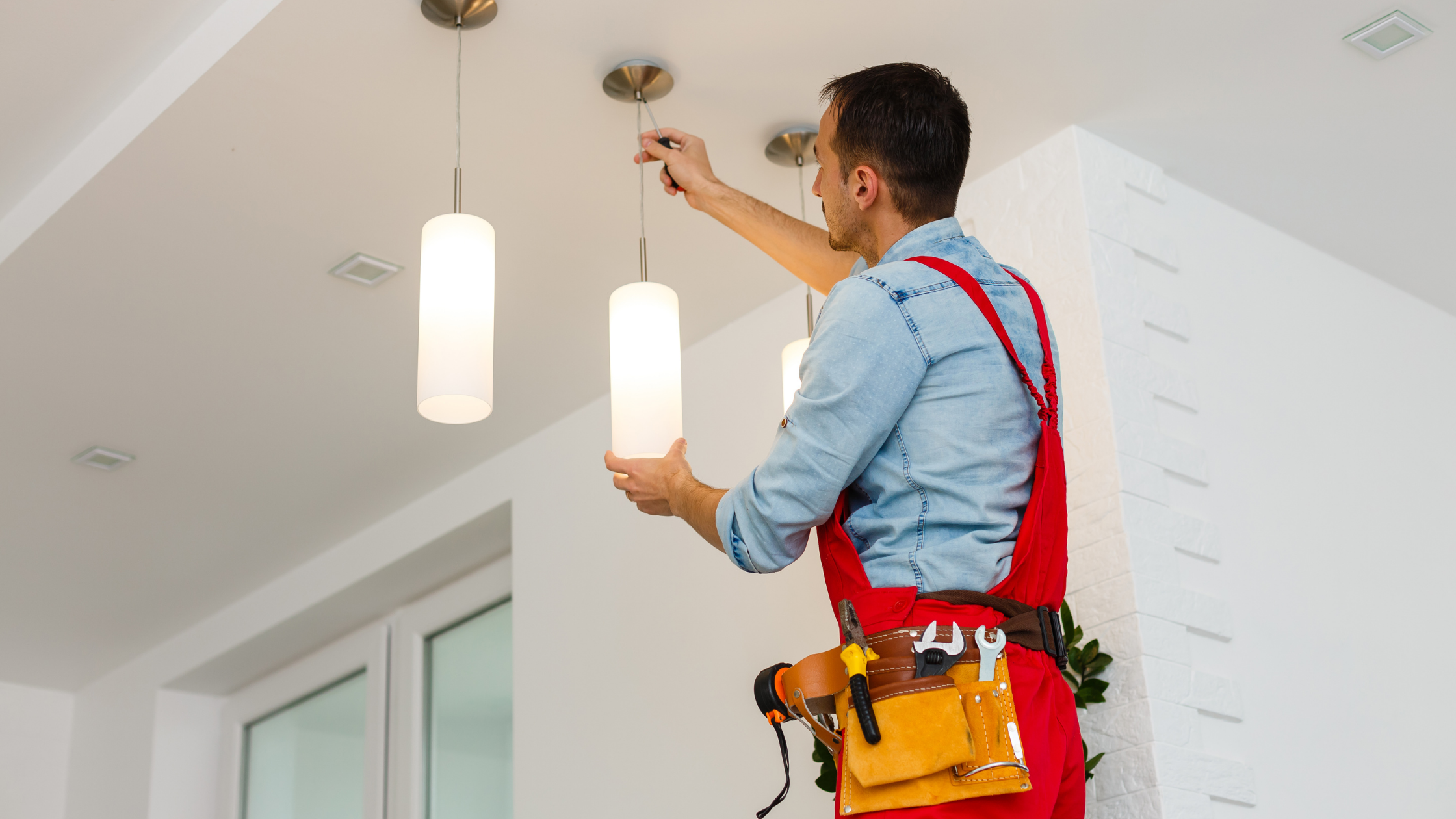 Elektriker Lampe montieren: Kosten und Tipps für die Schweiz
