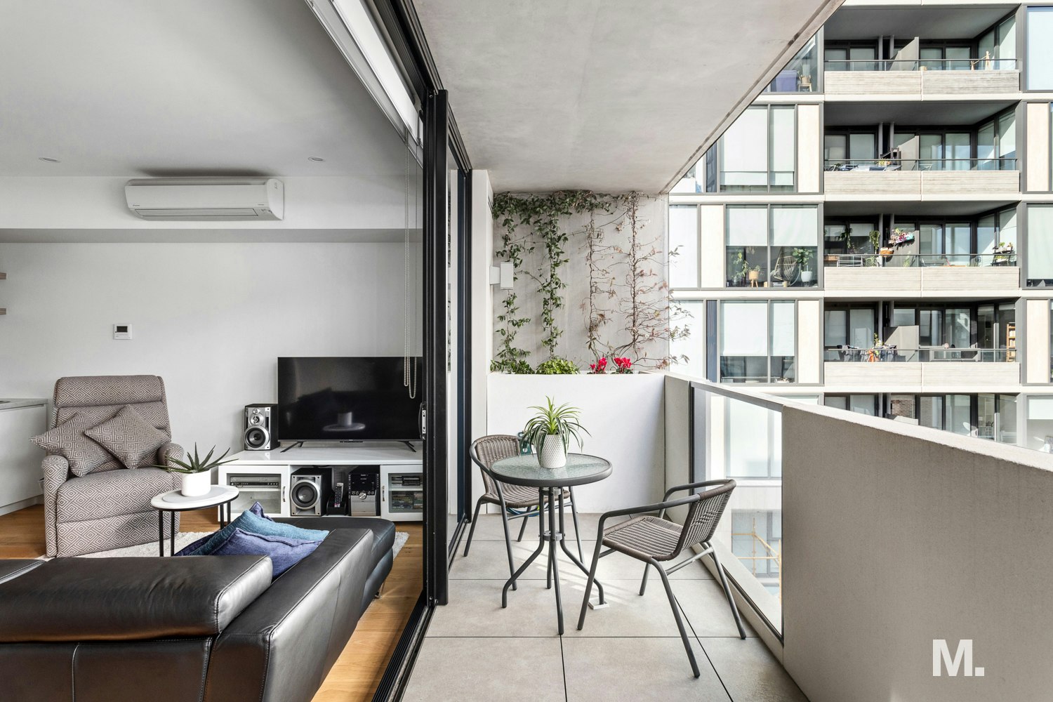 balcony