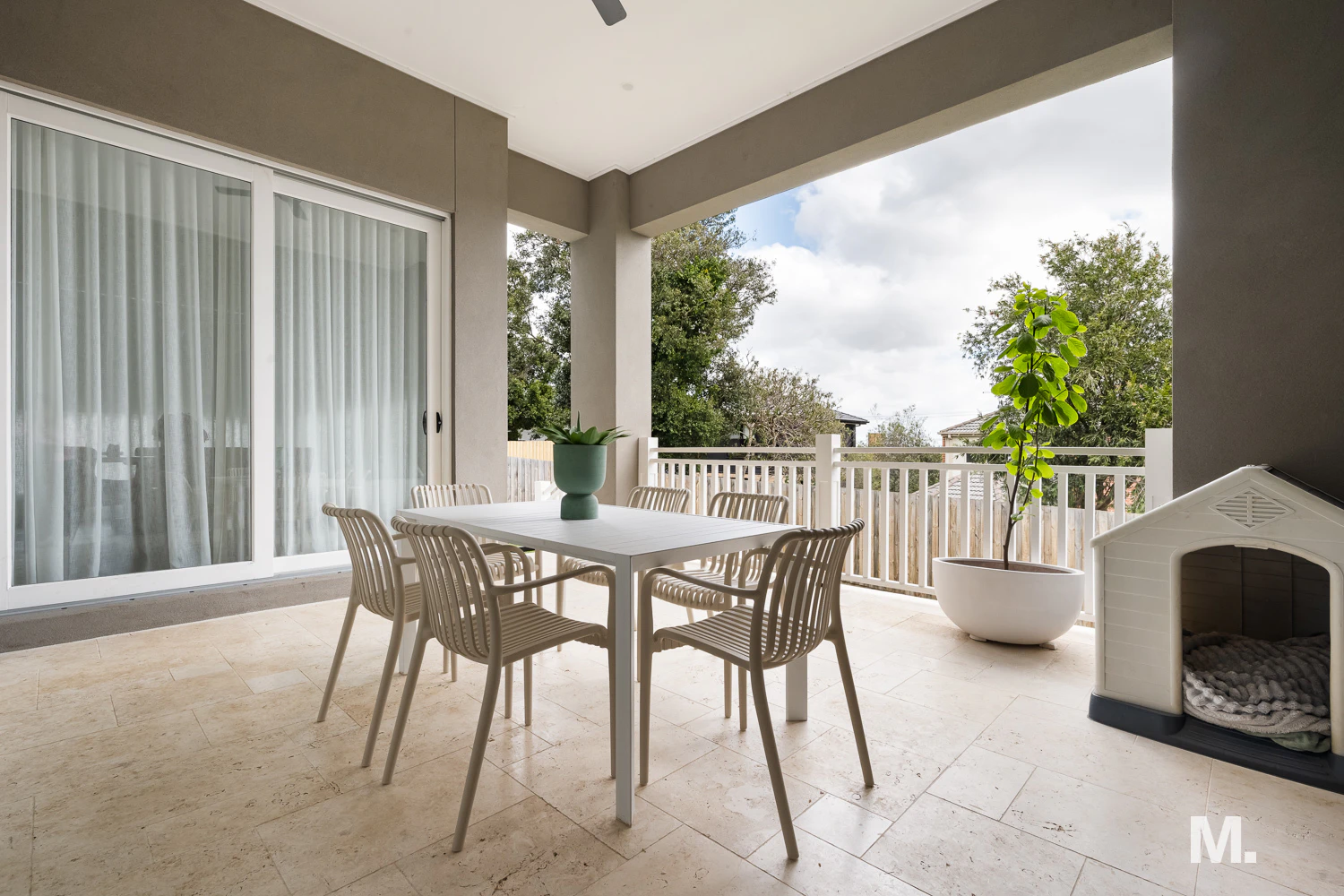 balcony