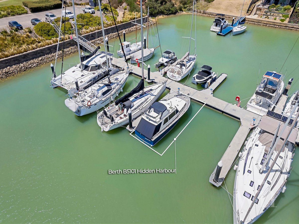 Berth B5101 Martha Cove Waterway, Safety Beach - Thumbnail 3