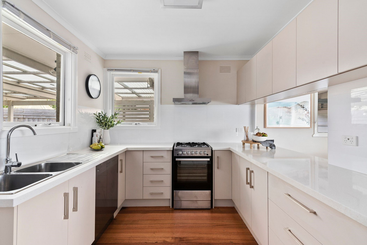 6 Gleneagles Avenue, Mornington - Thumbnail 5