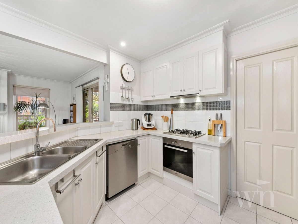 10 Eagle Street, Mornington - Thumbnail 2