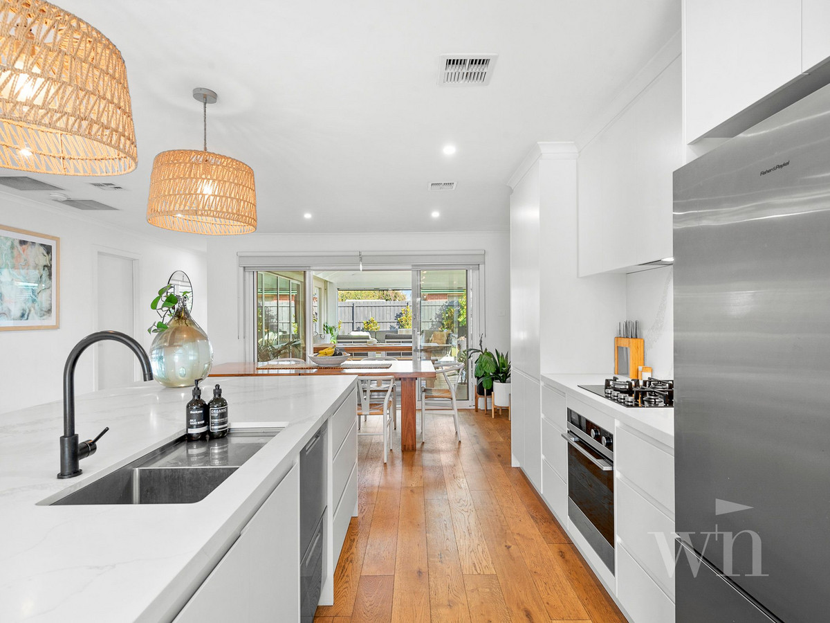 33 Bay Rise Drive, Mornington - Thumbnail 3