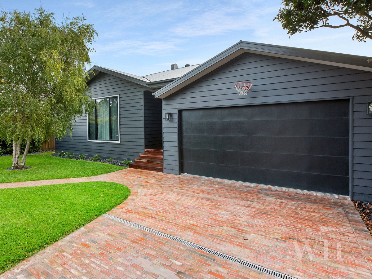 Image of garage