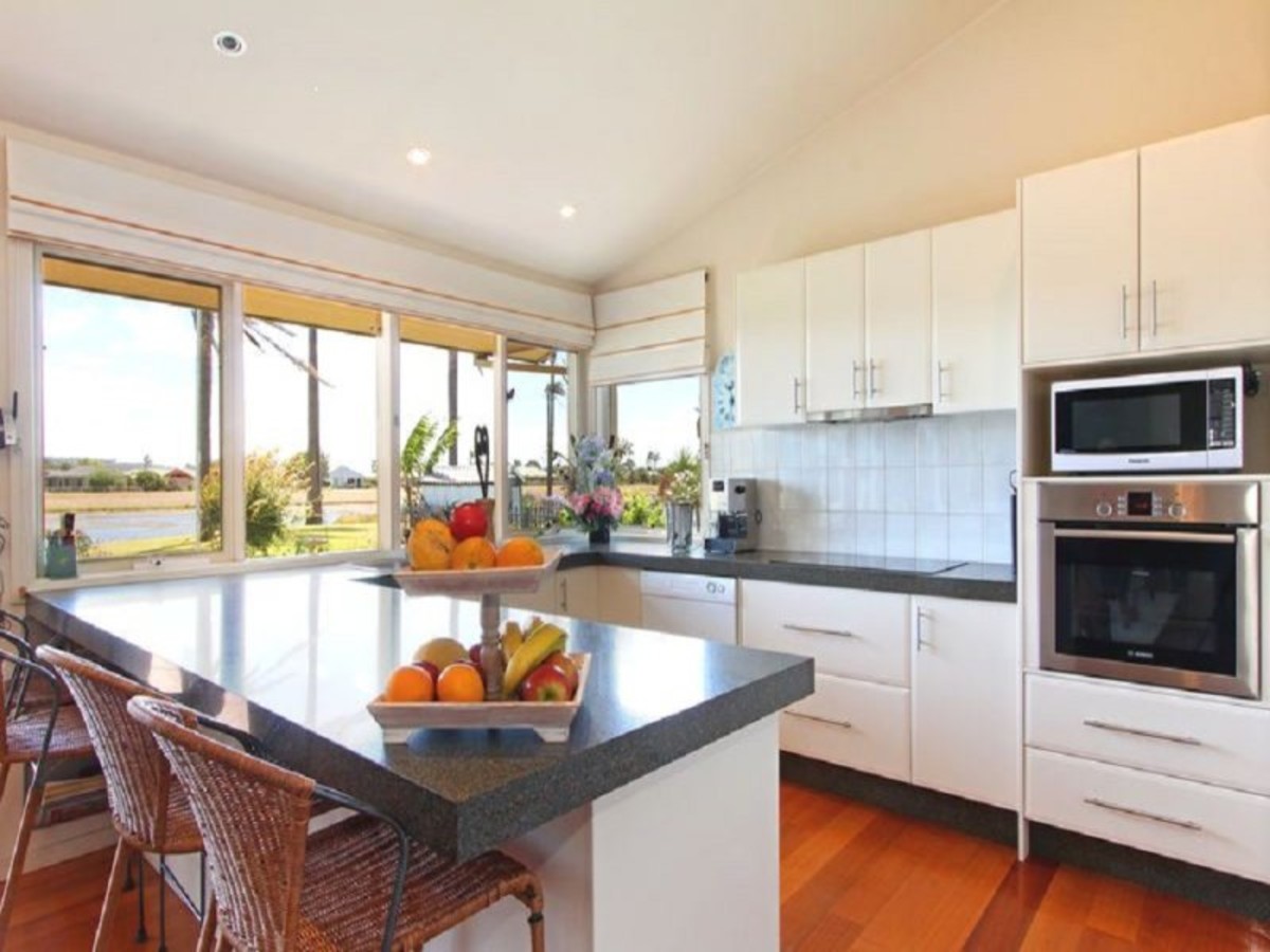 46 Lakeside Court, Safety Beach - Thumbnail 2