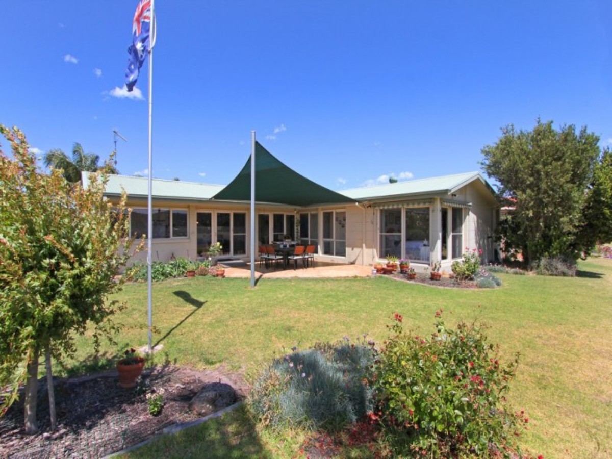 46 Lakeside Court, Safety Beach - Thumbnail 4