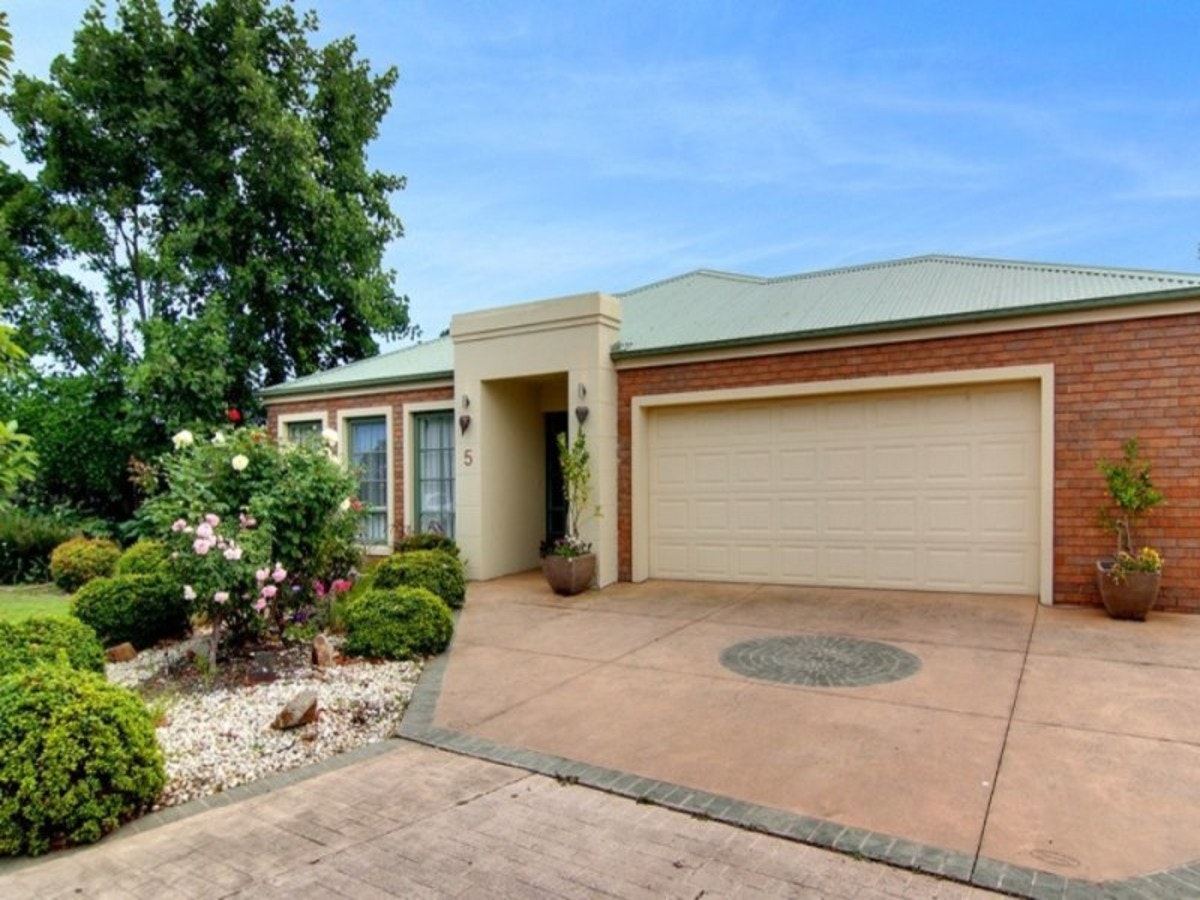 Image of garage