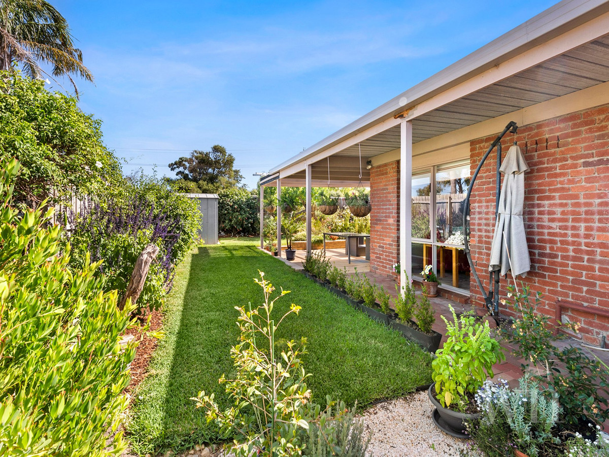 10 Tolhurst Place, Mount Martha - Thumbnail 8