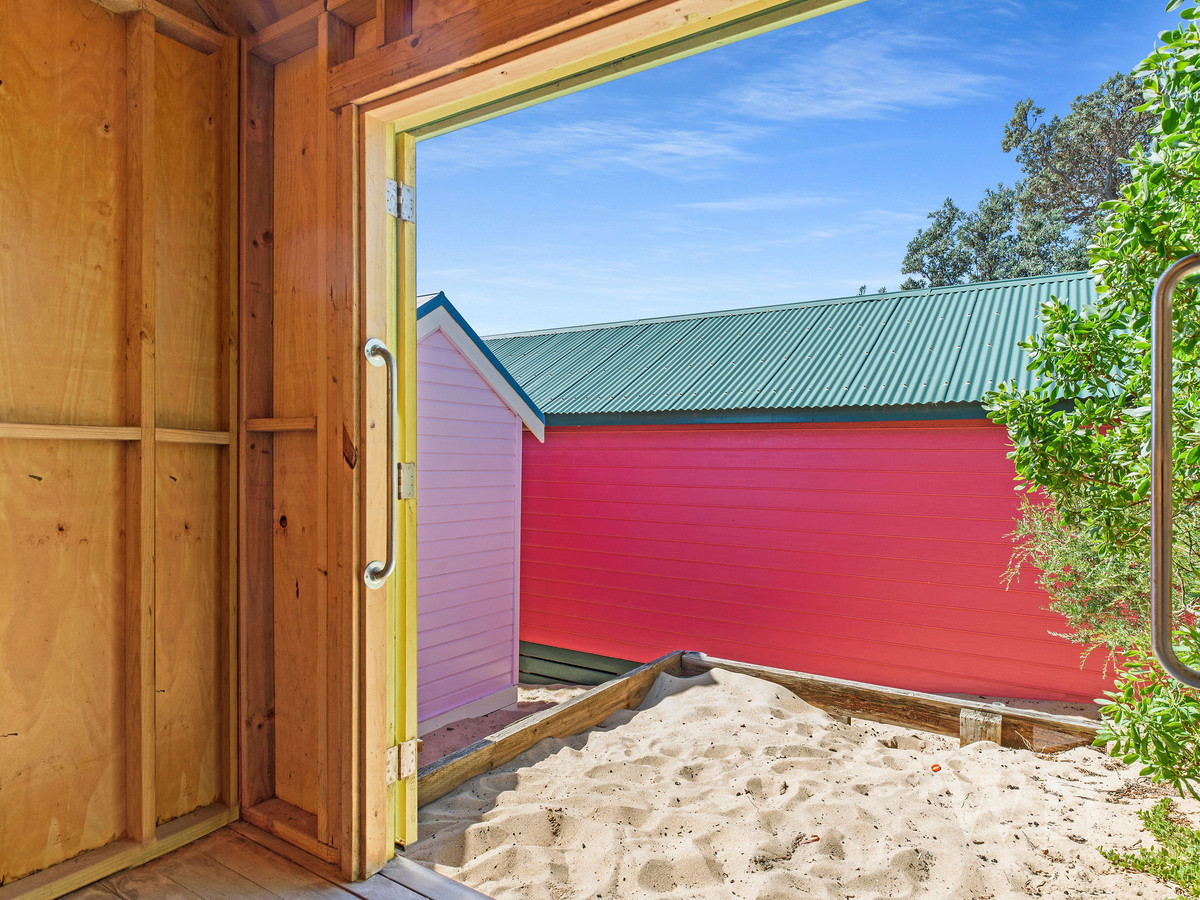 Boatshed 38 Mills Beach, Mornington - Thumbnail 3
