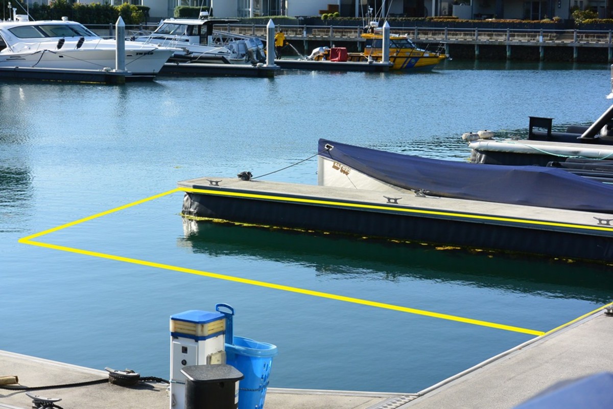 Berth 16 Martha Cove Waterway, Safety Beach - Thumbnail 3